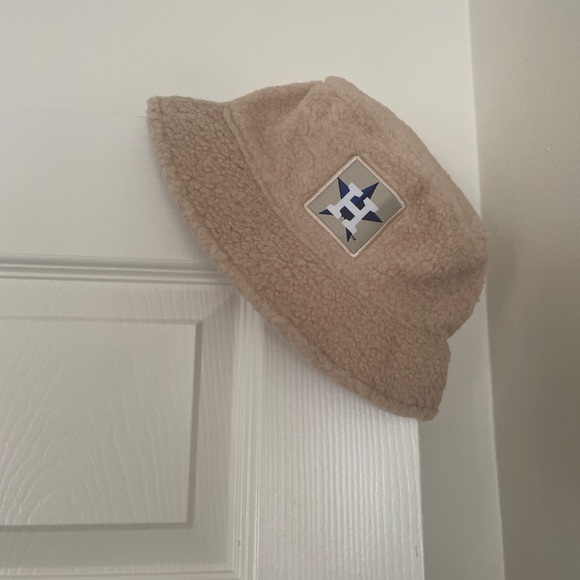 🤎 Houston Astros Sherpa Bucket Hat 🤎 - Picture 5 of 9